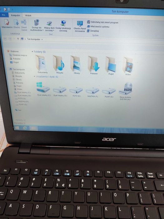 laptop Acer Aspire E15-Intel i3,4GBRam, 2 TB HD.