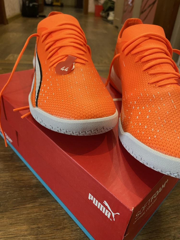 Нові футбольні кросівки Puma