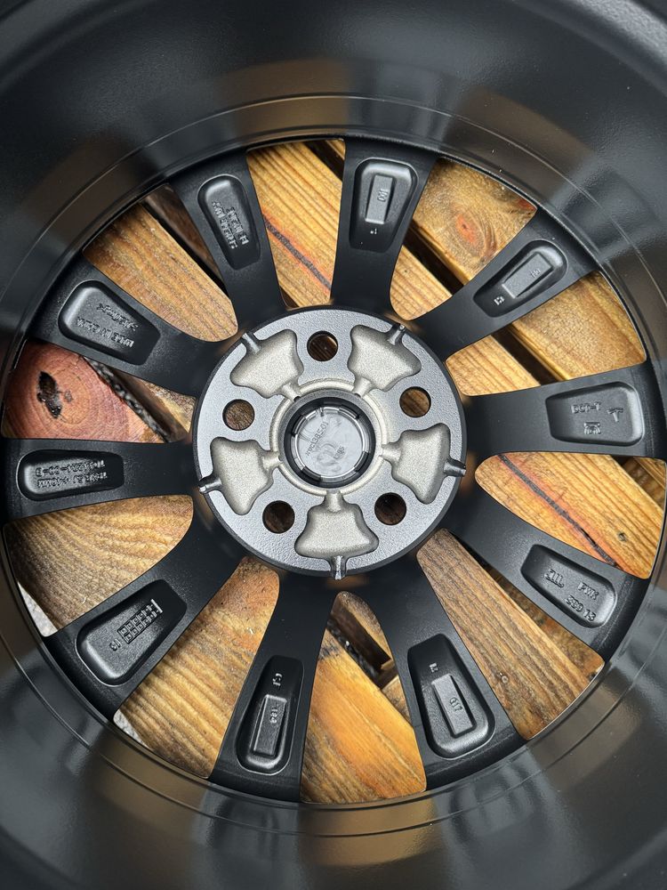 Диски 5/114.3r19 tesla model 3 original