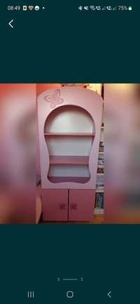 Wysoka różowa witryna na zabawki książki dla dziewczynki