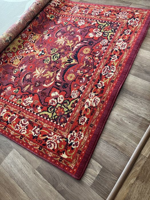 Продам килим в гарному стані