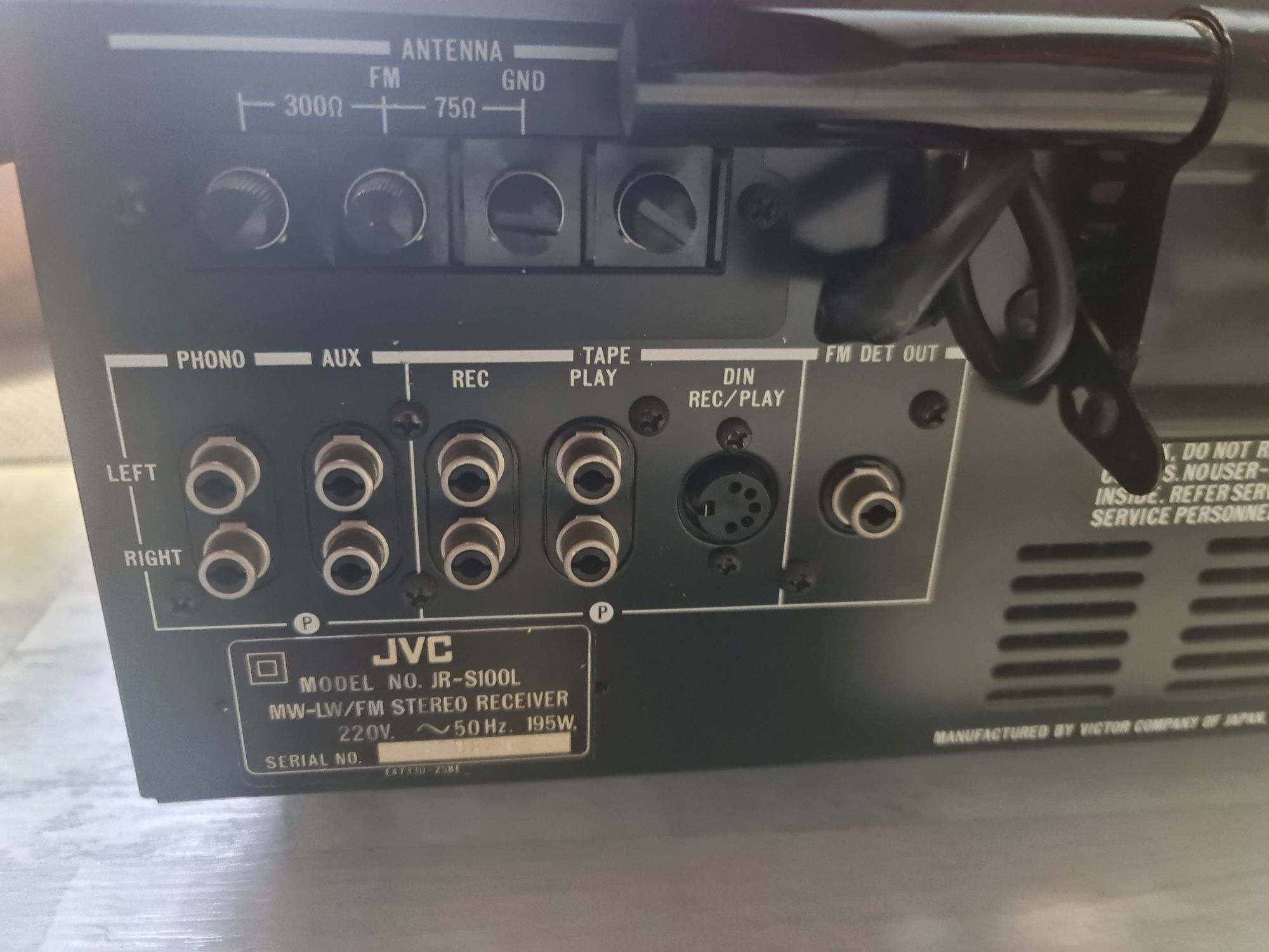 Dzieło sztuki amplituner JVC JR-S100L