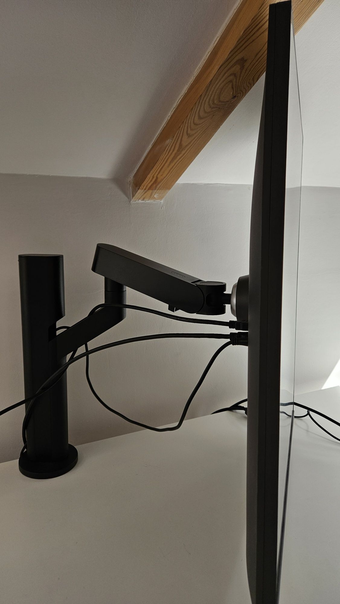 MONITOR z ramieniem LG 28