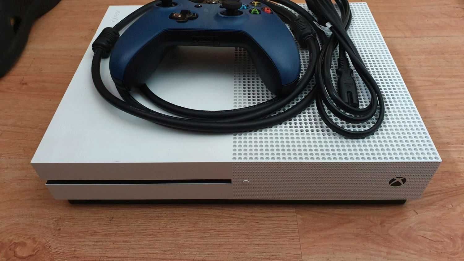 Xbox One S 1TB + Pad + Fallout 4