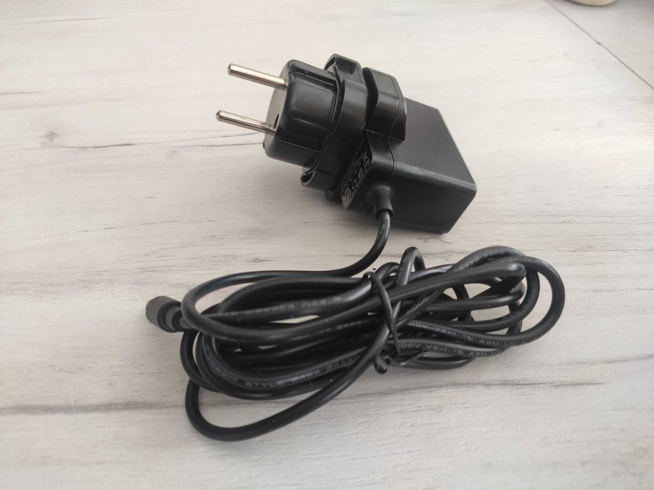 Zasilacz ładowarka 9V 1A do keyboard CPS LD MA gitar pedałów