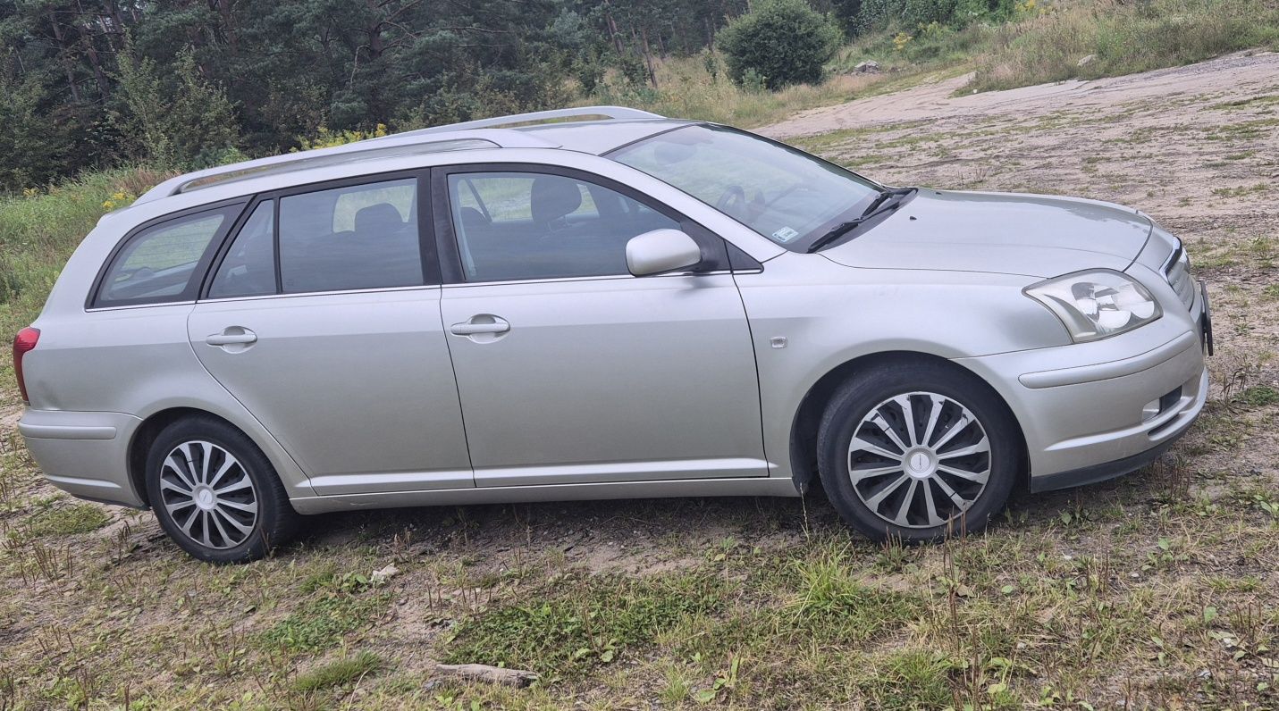 Toyota Avensis 1.8 benzyna 2004r. klima, el. szyby, hak, 129KM