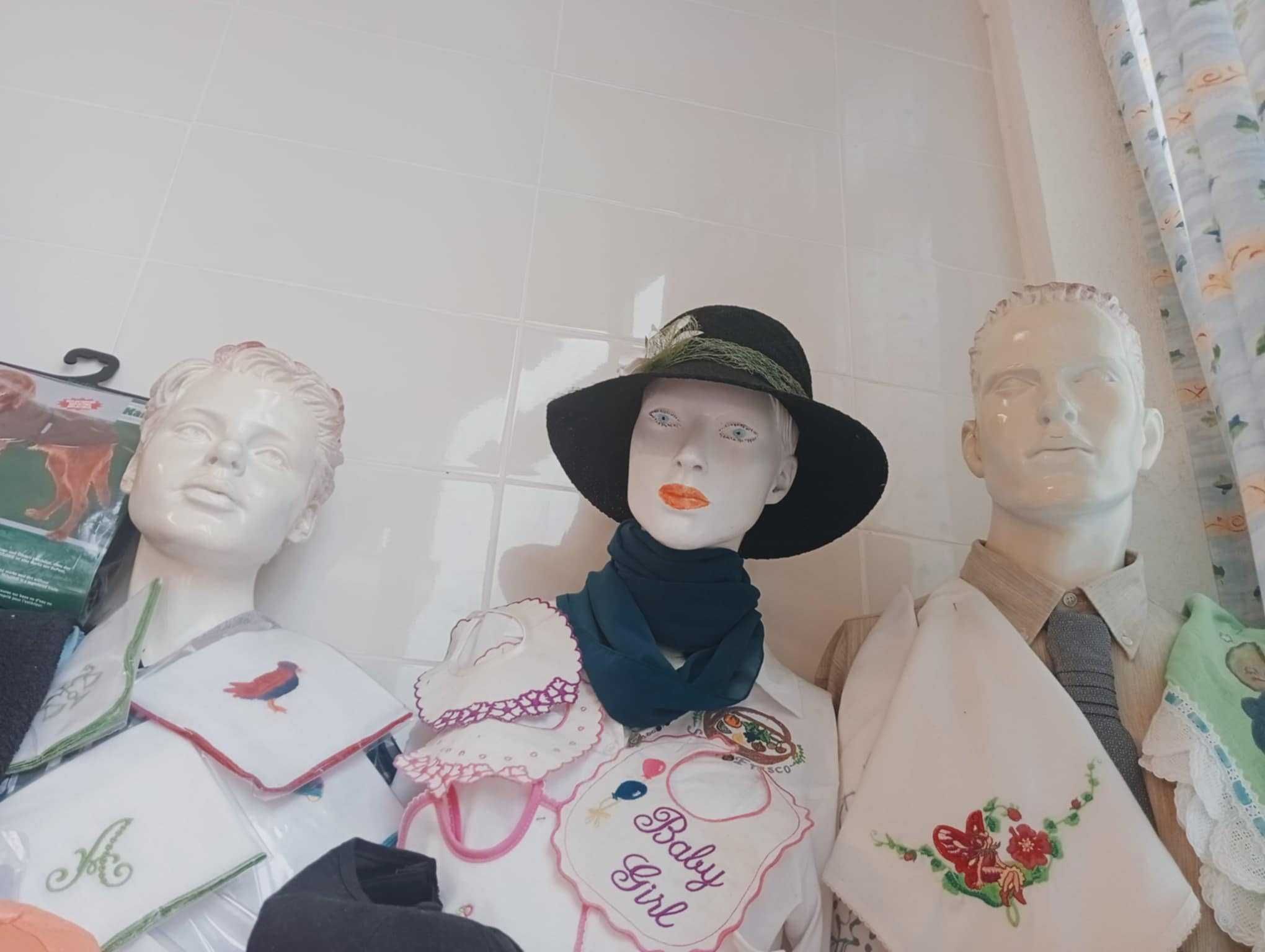 Manequins 3 como novos