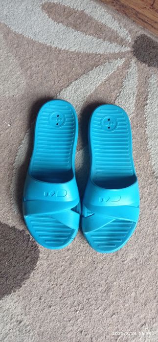 Klapki dziecięce.  Rozmiar 37-38.