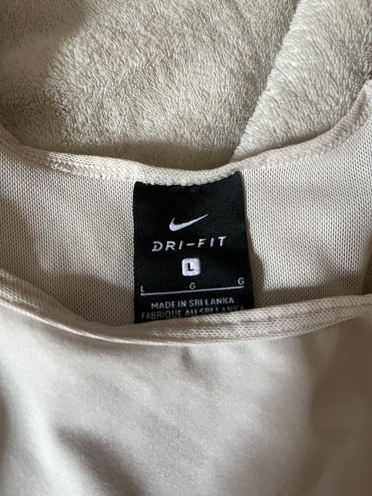 Топ Nike Pro Intertwist