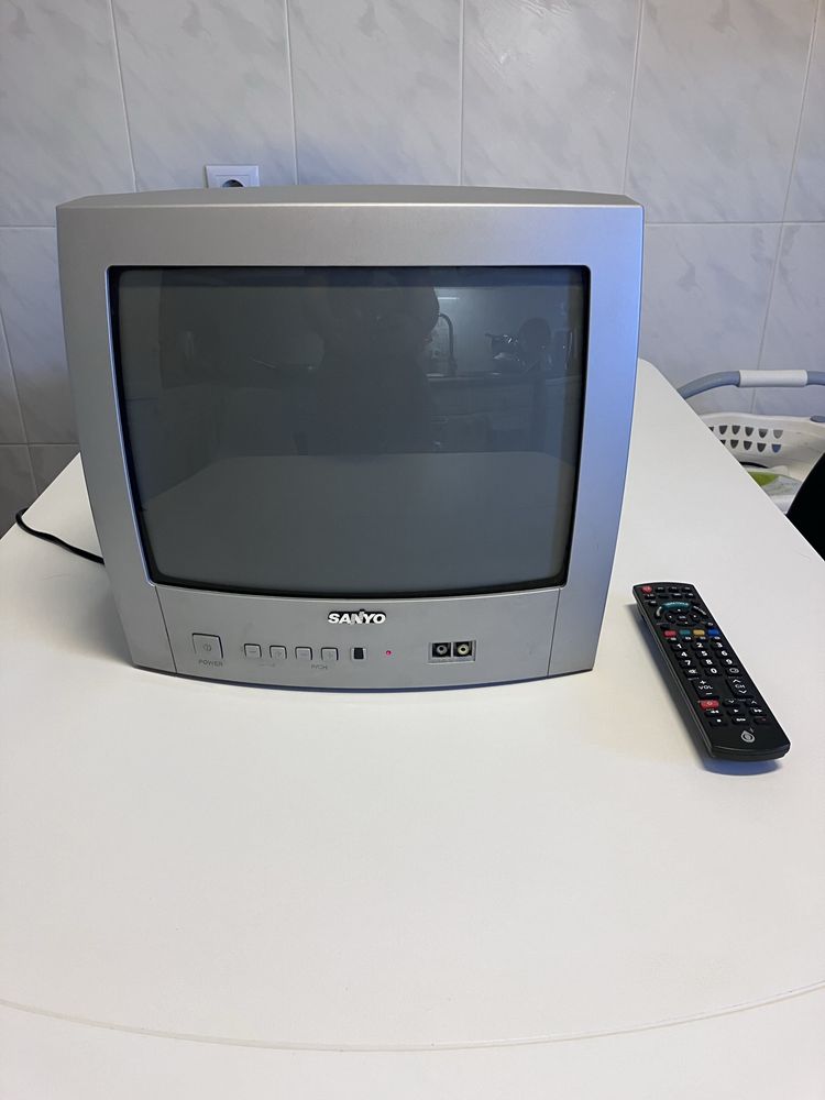 TV Sanyo com comando univetsal