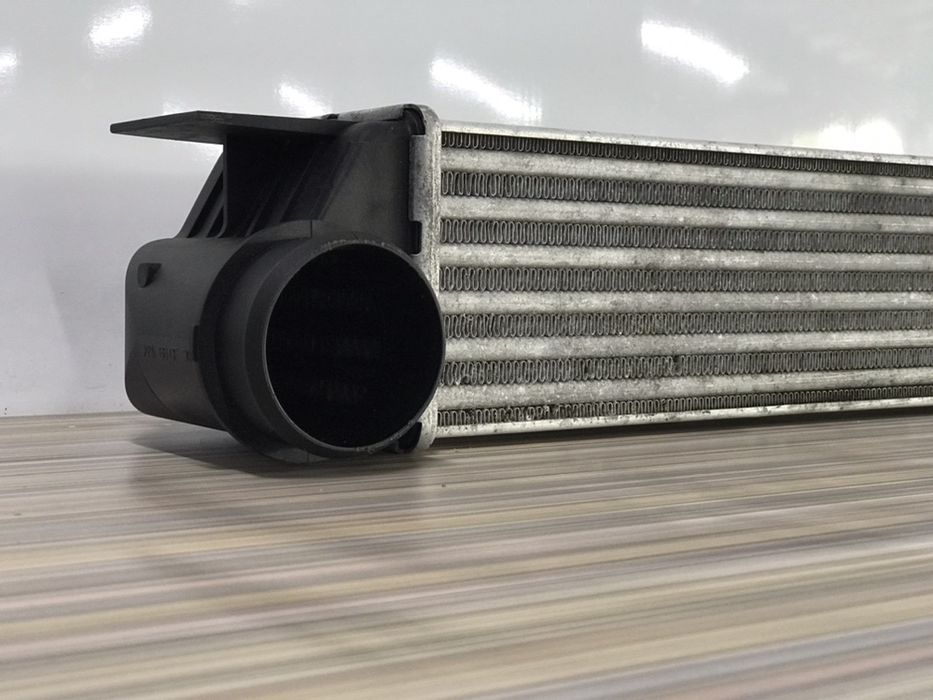 Интеркулер на БМВ Е39 М57 М47 520d 525d 530d е39 Інтеркулер Радіатор