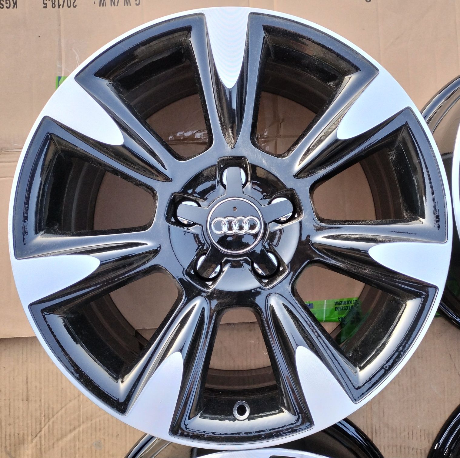Felgi Oryginał Audi A3 A4 A5 A6 A8 7,5x17 ET28 5x112 8K0
