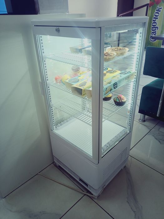 Продам холодильну вітрину