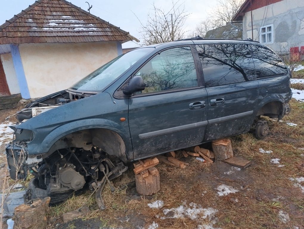 Крайслер Вояджер 2005 рік Кузов на частини