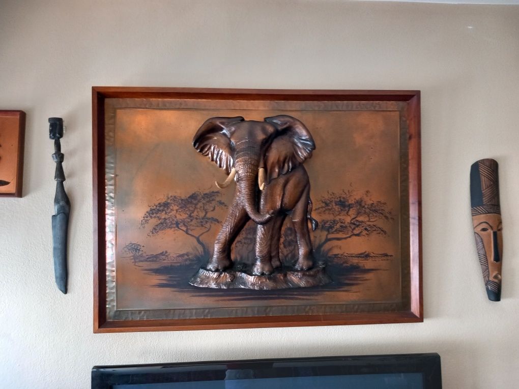 Quadro africano com elefante em relevo