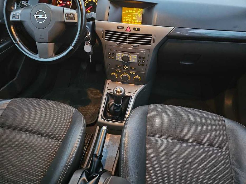 Opel Astra H 2004r/1.6 benzyna gaz/105KM/opony zimowe/atest2027/klima