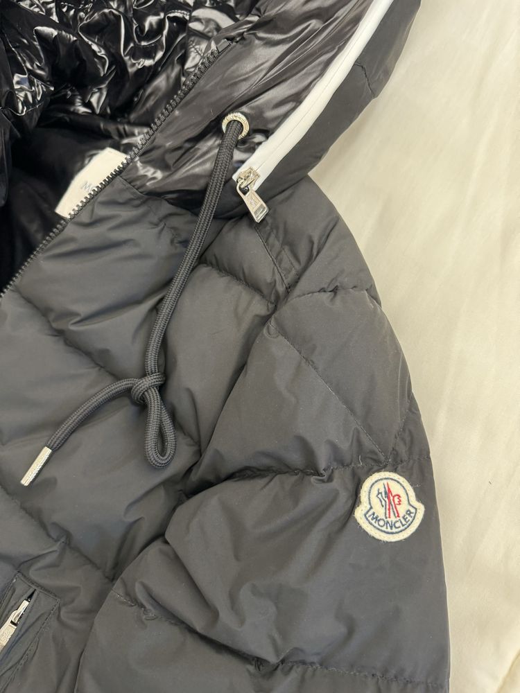 Kispo Moncler  ………………….:::::….:..:::…………