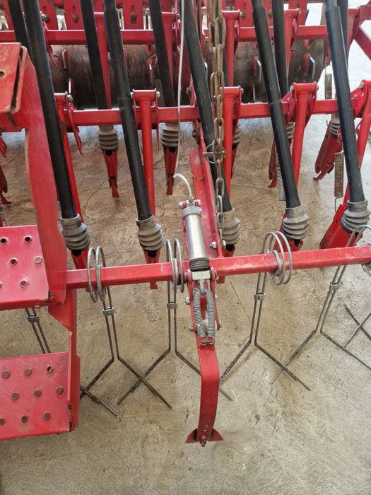 Agregat uprawowo siewny  UNIA-FAMAROL