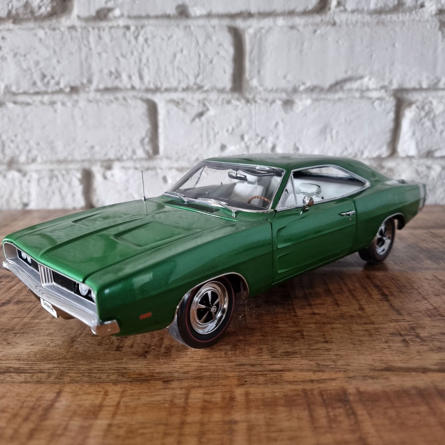 Dodge Charger 69 American Muscle Authentics 1:18