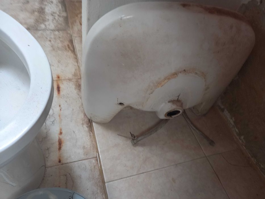 Vendo artigos antigos wc Bide Lavatorio e dispensadores de papel