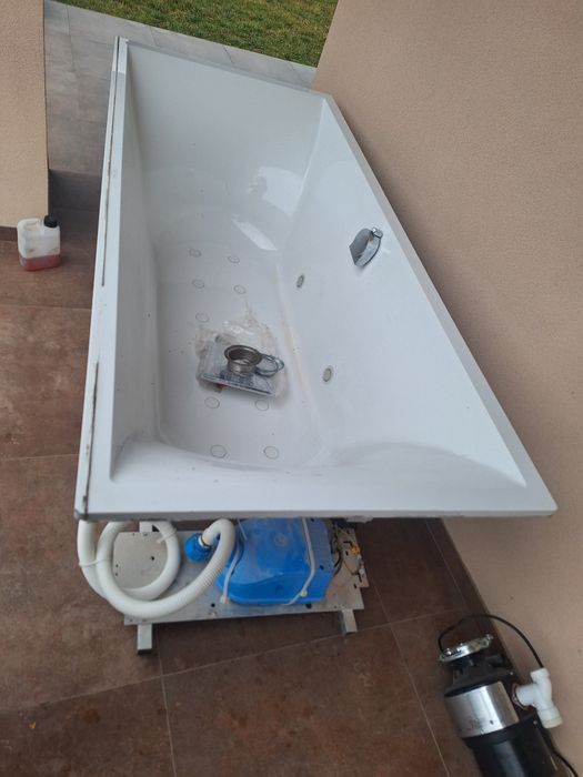 Терміново Ванна  гідромасажна, джакузі акриловал