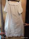 Vestido branco com folhos e de linho