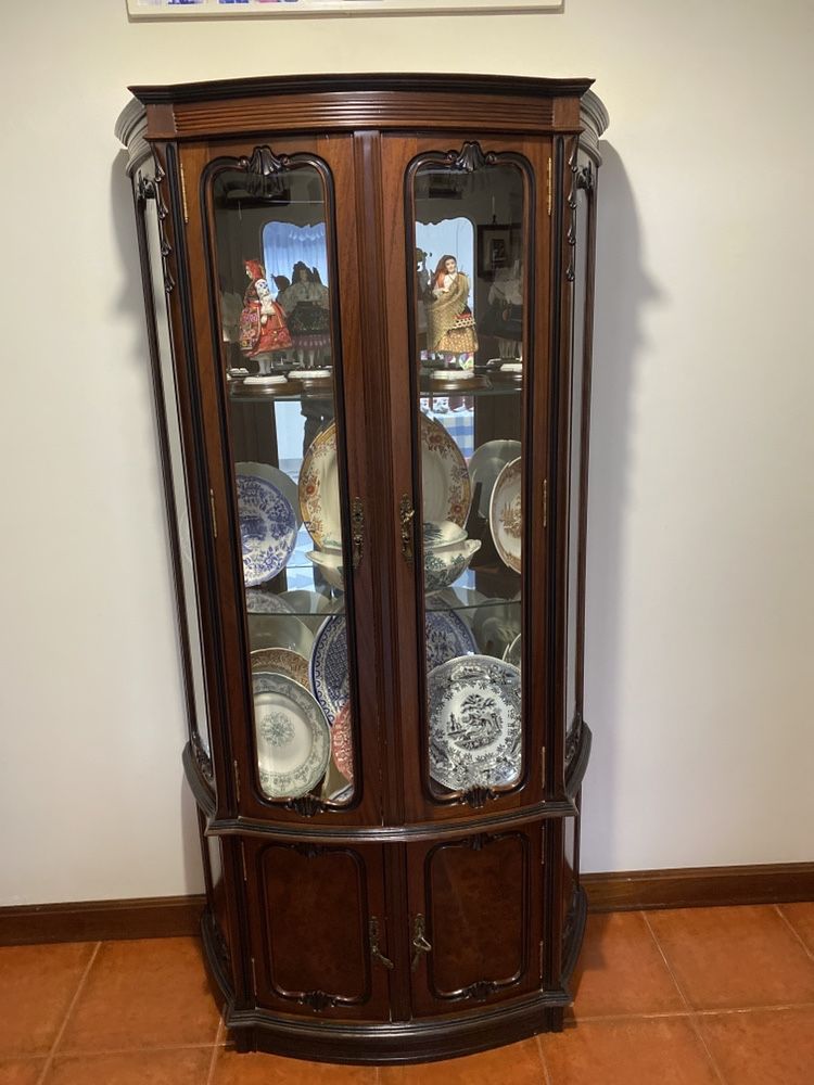 Vendo móvel em madeira mogno e vidro