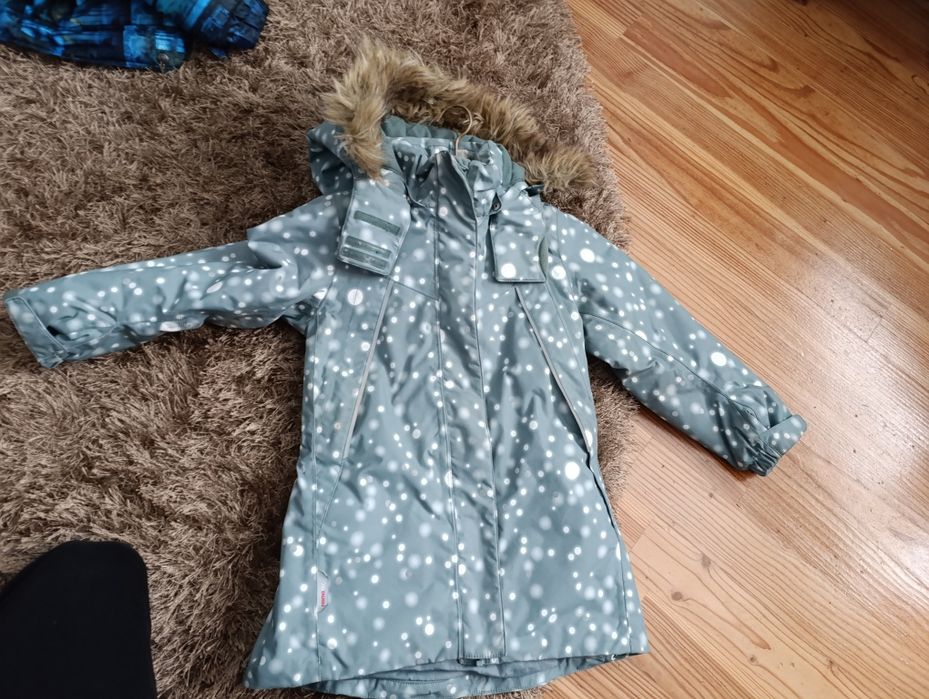 Продаю куртку зимову для дівчинки розмір 122 см