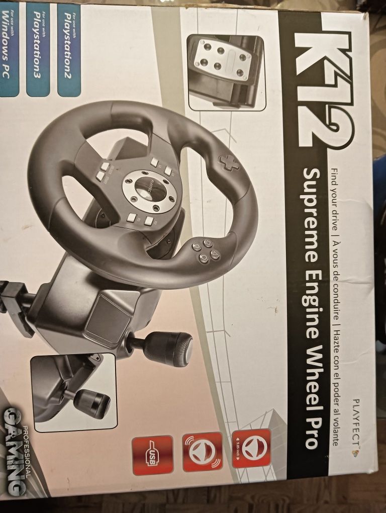Volante com pedais para PC e PlayStation