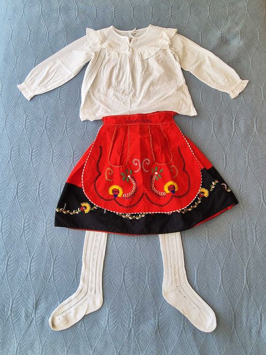 Conjunto de fato de folclore minhoto tamanho 10 anos.