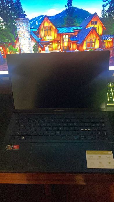 Portátil ASUS Vivobook (AMD Ryzen 5 7520U - RAM: 16 GB - 512 GB SSD)