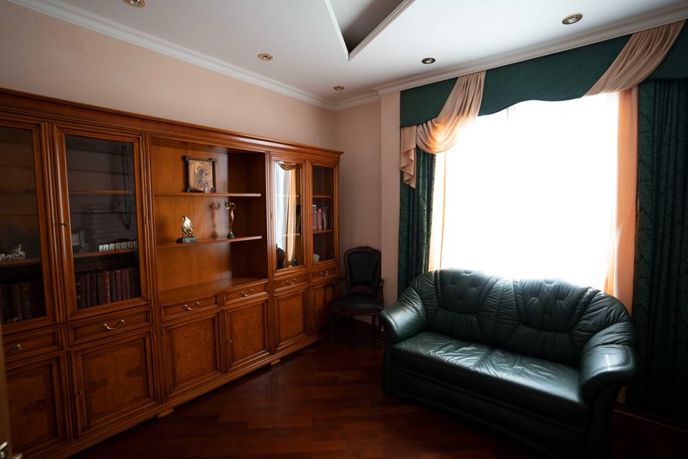 Продам 3кімнатну на вул. Дмитрівський 13а Цирк Золотоустівська