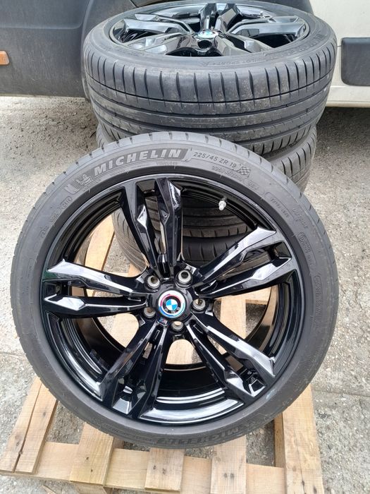 Komplet koła lato BMW X1 F48 X2 F39 225/45/19 michelin