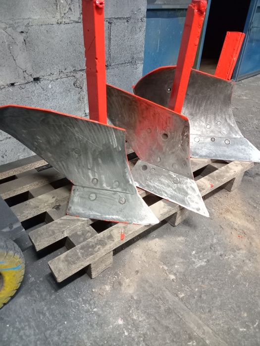 Плуги для тракторів