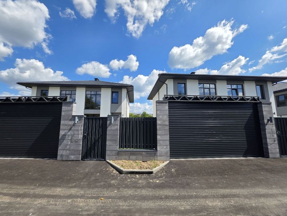 Продам дуплекс в центрі с. Гатне від Власника.