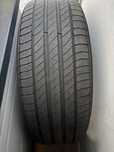 Vendo pneus michelin em bom estado 215 / 60 R17