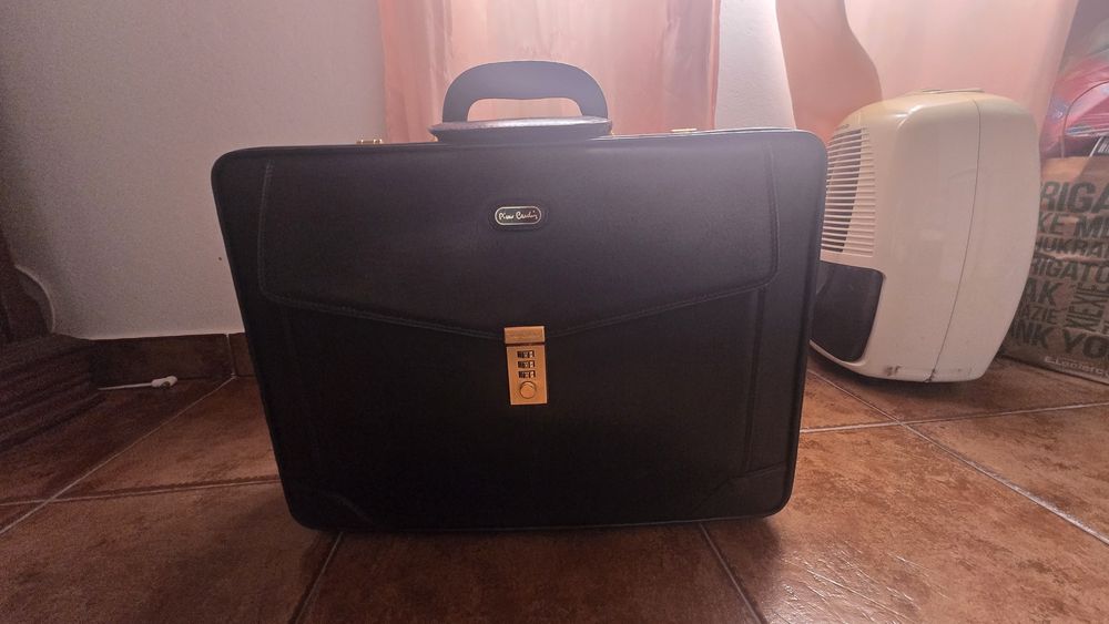 Mala Pierre Cardin de pele