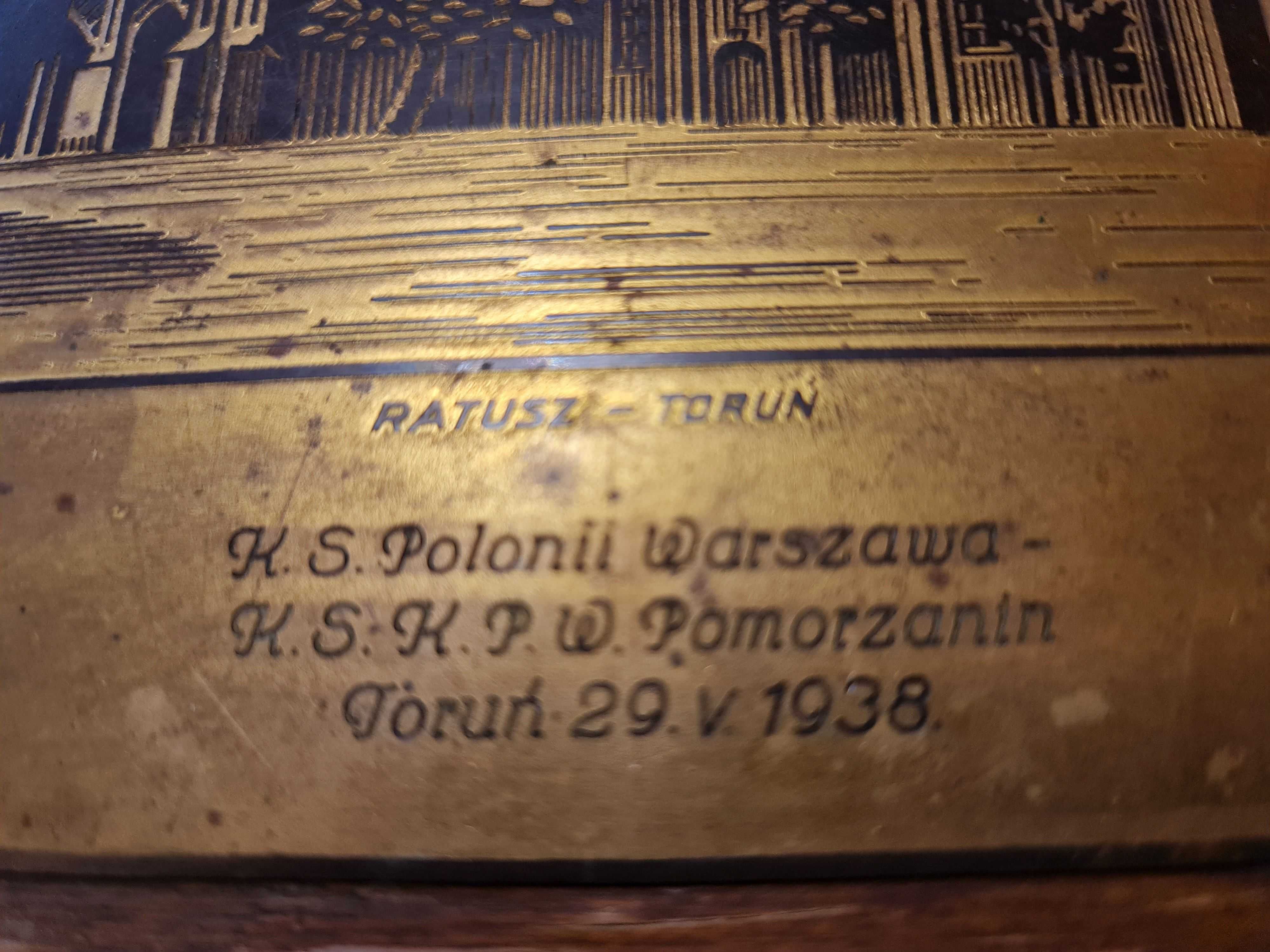 Podarunek Od Klubu Pomorzanin Dla Klubu Polonia Warszawa (UŻYWANY)