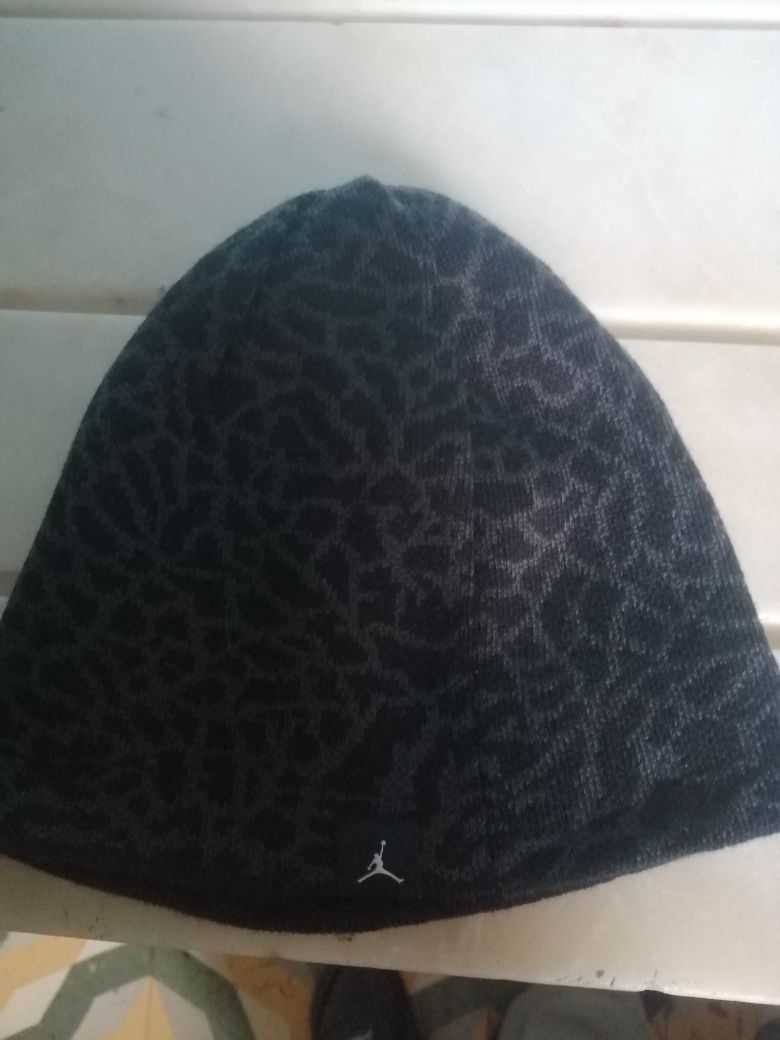Vendo gorros praticamente sem uso