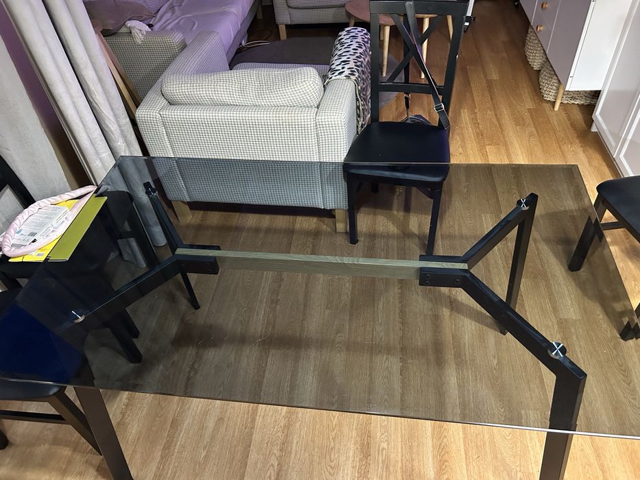 Elegancki szklany stół