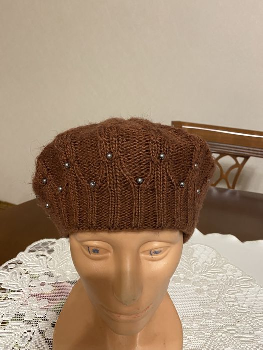 Тепла жіноча беретка