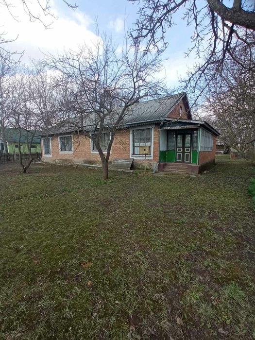 Будинок в селі Куражин