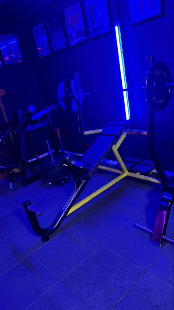 Supino inclinado da technogym