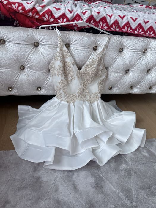 Sukienka rozkloszowana koronka raśma roz m