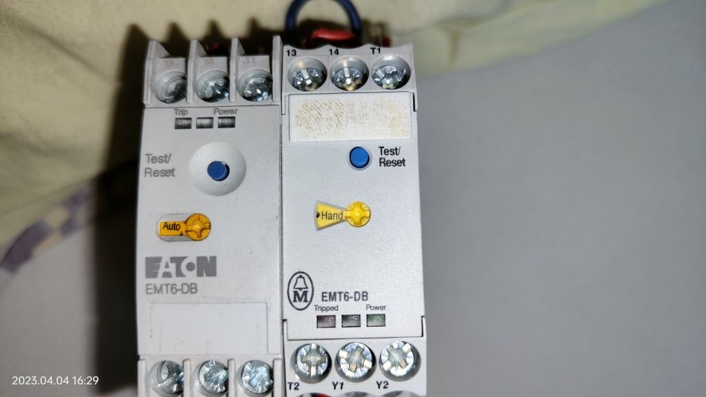 Termistorowe zabezpieczenie maszyn EMT6-DB 
1 zwierny +