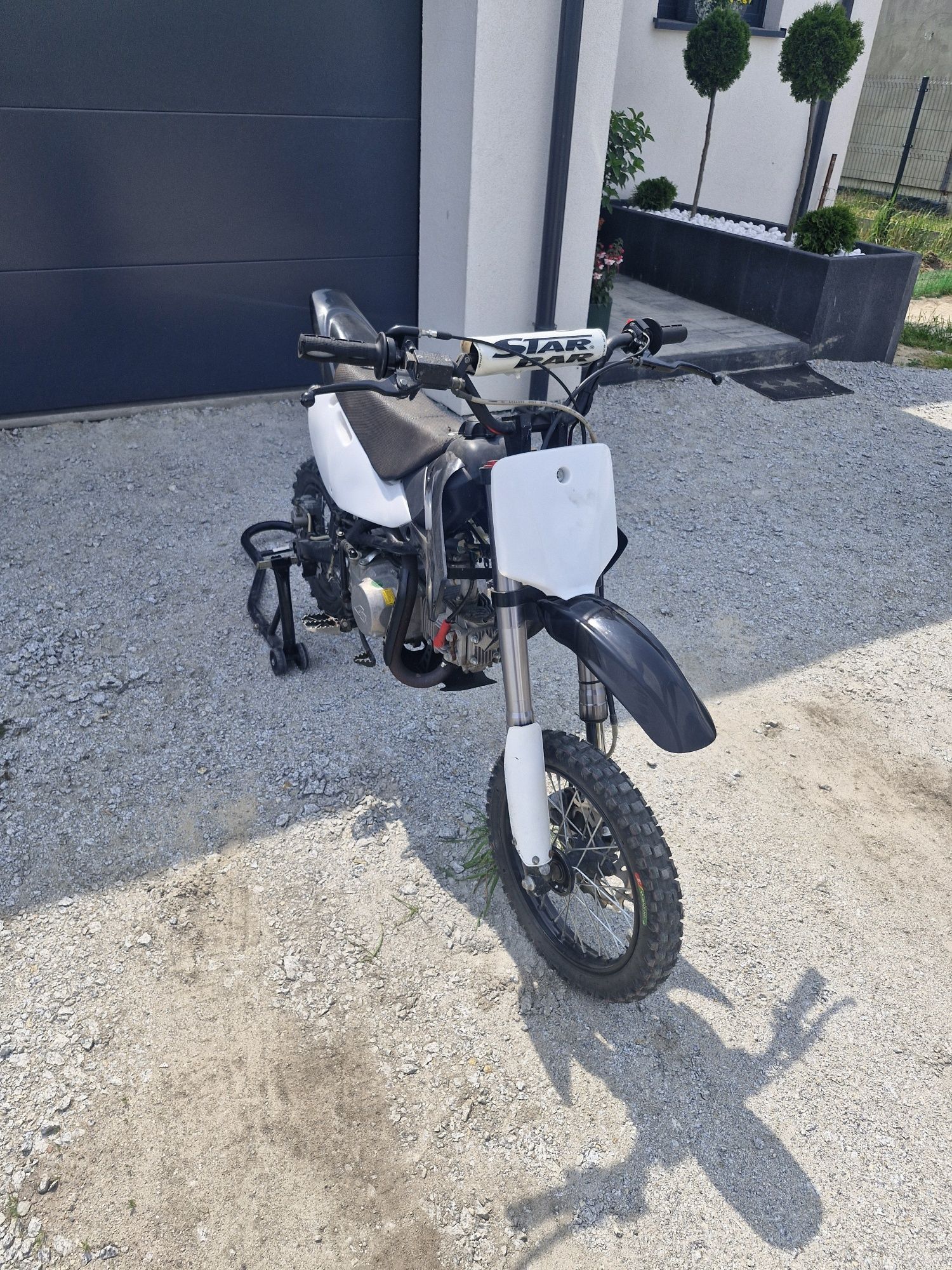 Cross Apollo, MRF  140