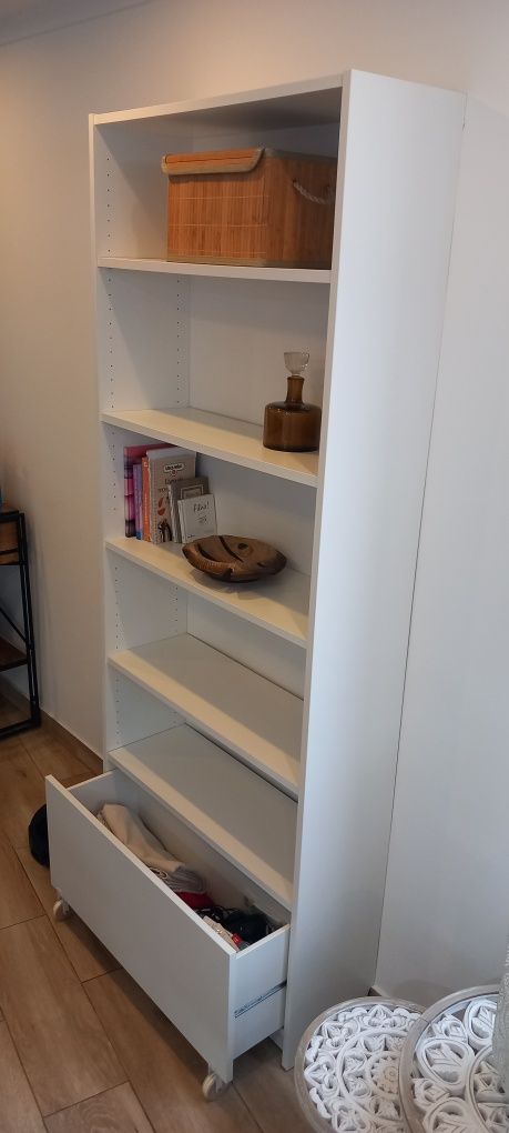 Armario estante IKEA com gaveta