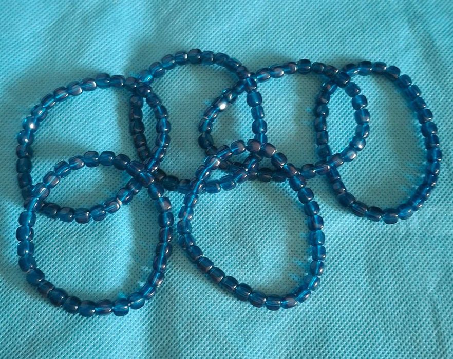 Pulseiras elásticas em azul da Parfois