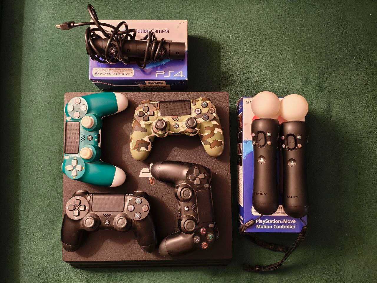 PS4 Pro 1 TB + 4 pady + 2 pady move + camera