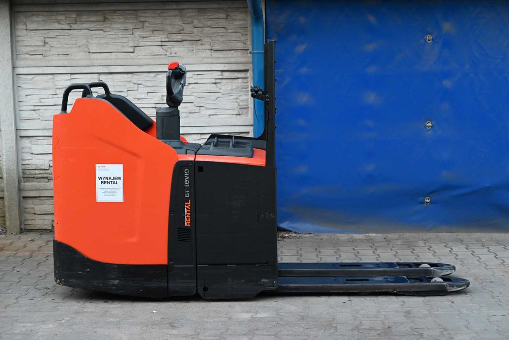 Paleciak elektryczny Toyota BT LPE  220  2200kg 2016rok FHP 415